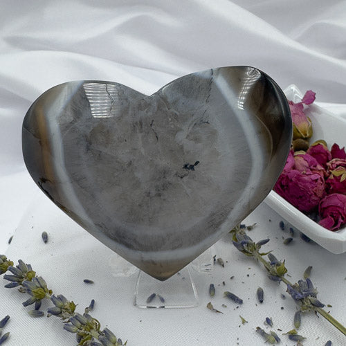 Heart-shaped grey and white agate crystal on stand surrounded by dried flowers premium crystal gifts Davinas